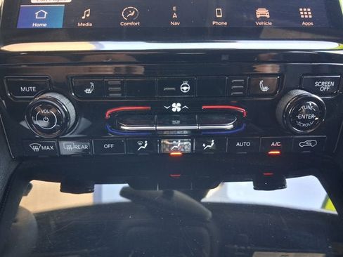 Used 2024 Jeep Grand Cherokee L Limited AWD/4WD image 6