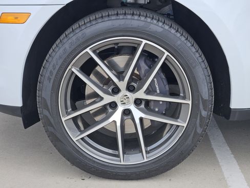 Certified 2025 Porsche Macan image 14