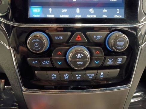 Used 2019 Jeep Grand Cherokee Limited AWD/4WD image 38