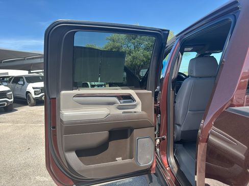 Used 2024 GMC Sierra 3500 SLT w/ SLT Convenience Package image 13