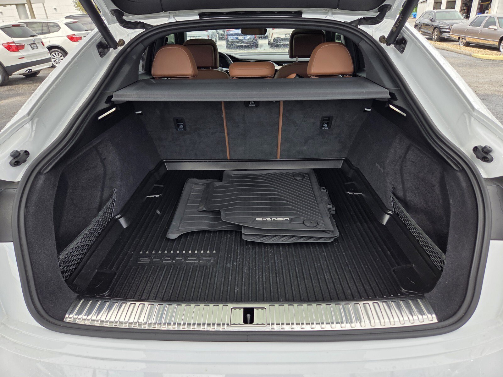 Used 2024 Audi Q8 e-tron Premium Plus AWD/4WD image 15