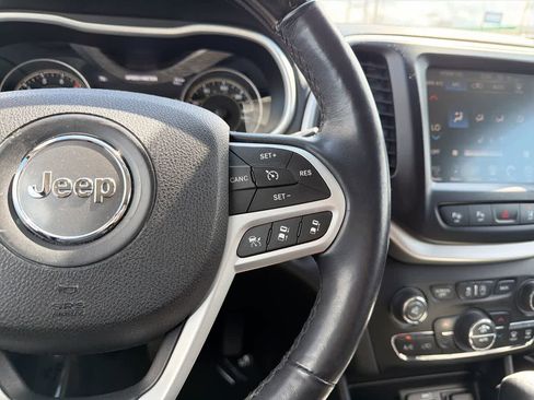 Used 2017 Jeep Cherokee Overland w/ Technology Group image 30