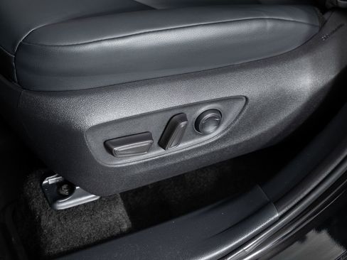 Used 2024 Toyota Highlander XLE image 16