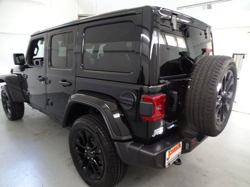 Certified 2025 Jeep Wrangler Unlimited Sahara w/ Safety Group AWD/4WD image 18