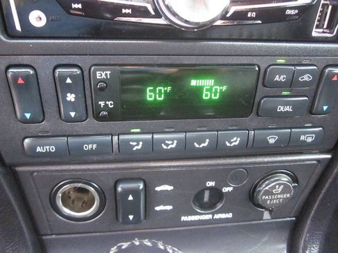 Used 2004 Ford Thunderbird RWD image 21