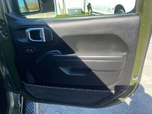 Used 2022 Jeep Gladiator Sport AWD/4WD image 25