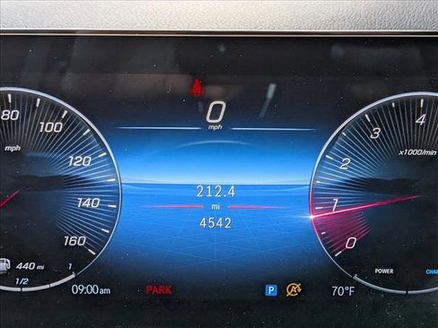 Used 2025 Mercedes-Benz GLB 250 image 11