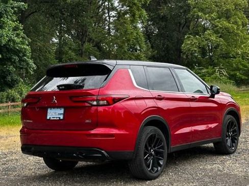 Used 2023 Mitsubishi Outlander SEL Black Edition AWD/4WD image 8