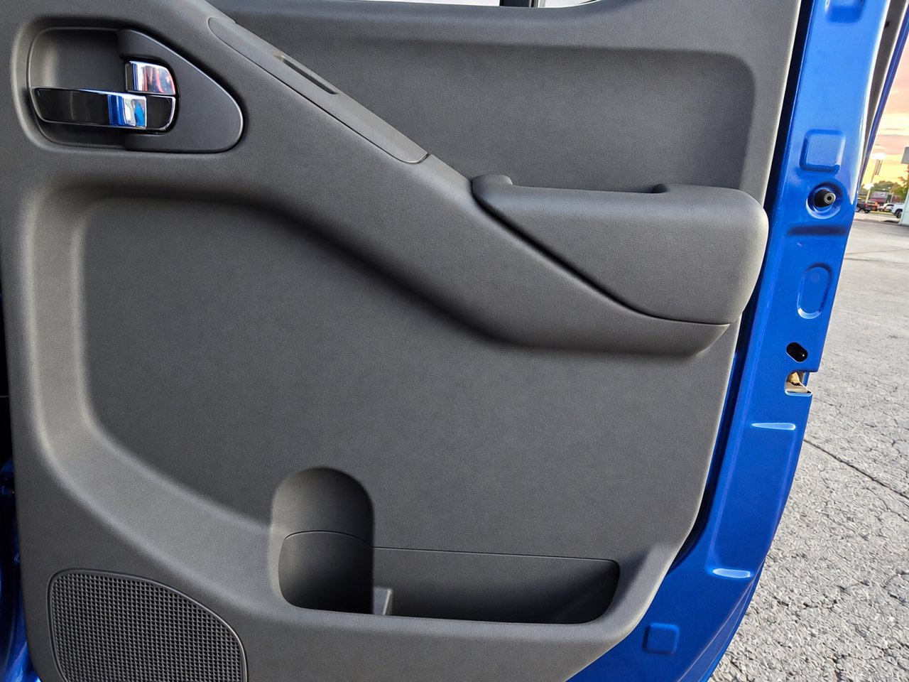 Used 2015 Nissan Frontier SV RWD image 25