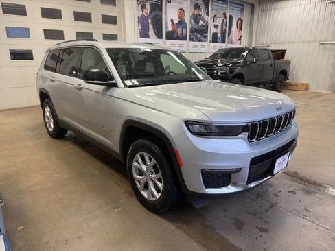 Used 2022 Jeep Grand Cherokee L Limited w/ Trailer Tow Group (B) AWD/4WD image 4
