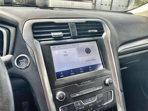 Used 2020 Ford Fusion SE image 13