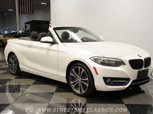 Used 2017 BMW 230i Convertible image 16