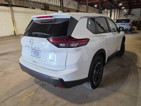 Used 2025 Nissan Rogue SV AWD/4WD image 2
