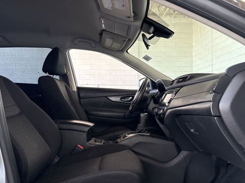 Used 2019 Nissan Rogue SV FWD image 16
