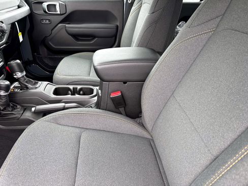 New 2025 Jeep Gladiator Sport image 8