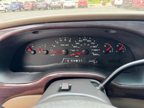 Used 2006 Ford E-150 and Econoline 150 RWD image 19