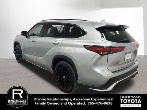 Used 2023 Toyota Highlander XSE AWD/4WD image 4