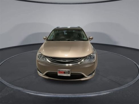 Used 2018 Chrysler Pacifica Touring-L image 3