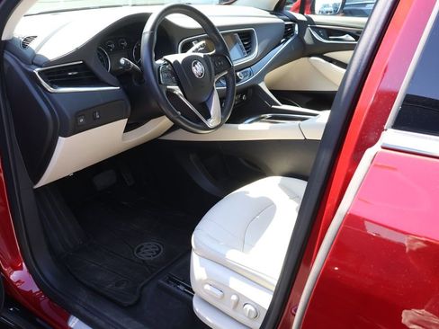 Used 2024 Buick Enclave Essence image 12
