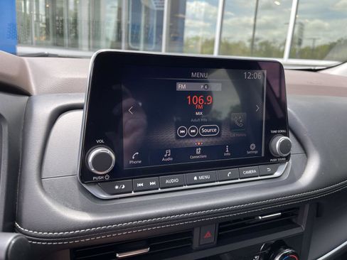 Used 2023 Nissan Rogue S FWD image 21