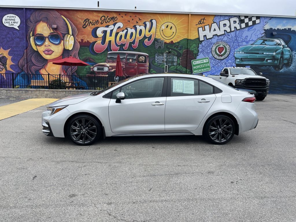 Used 2025 Toyota Corolla XSE FWD image 2