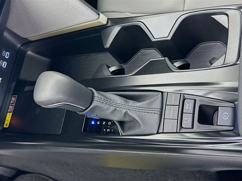 Used 2025 Toyota Camry SE image 16