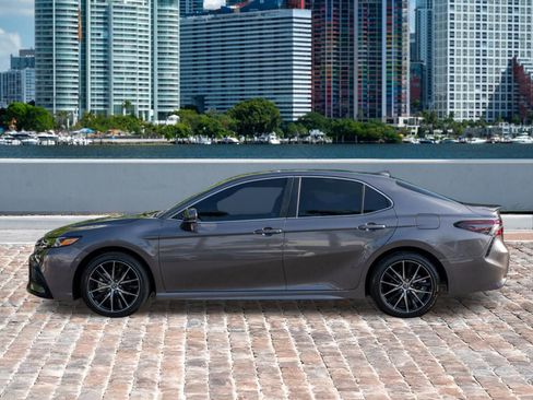 Used 2024 Toyota Camry SE w/ Convenience Package image 8