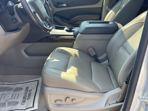 Used 2020 Chevrolet Suburban LT image 21