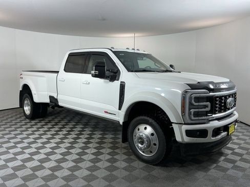 Used 2025 Ford F450 Platinum w/ FX4 Off-Road Package image 3