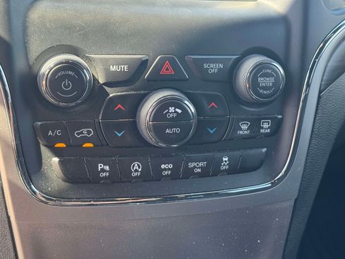 Used 2019 Jeep Grand Cherokee Laredo w/ Security & Convenience Group AWD/4WD image 27