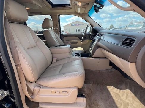 Used 2011 Chevrolet Suburban LT image 13