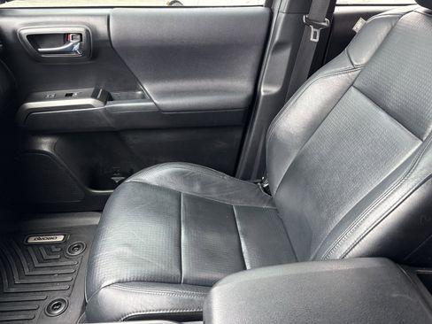 Used 2021 Toyota Tacoma TRD Off-Road w/ TRD Premium Off Road Package image 8