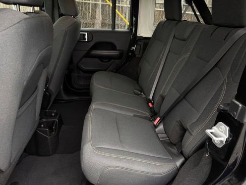 Used 2025 Jeep Wrangler Unlimited Sahara AWD/4WD image 25