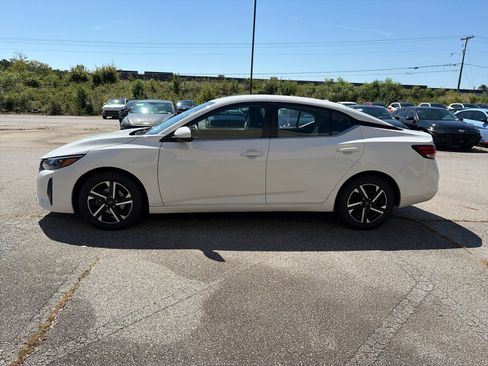 Used 2024 Nissan Sentra SV FWD image 3
