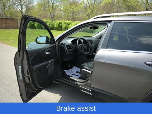 Used 2019 Jeep Cherokee Latitude Plus AWD/4WD image 26