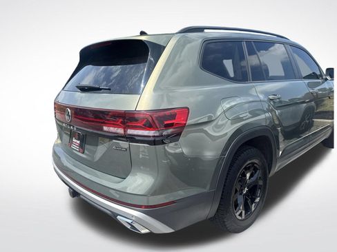 Certified 2025 Volkswagen Atlas Peak Edition SE AWD/4WD image 9