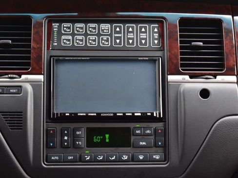 Used 2007 Lincoln Town Car Executive RWD image 37