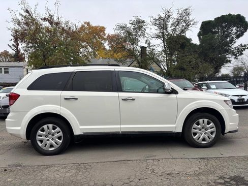 Used 2017 Dodge Journey SE w/ Flexible Seating Group image 22