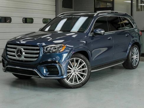 Used 2024 Mercedes-Benz GLS 580 4MATIC image 2