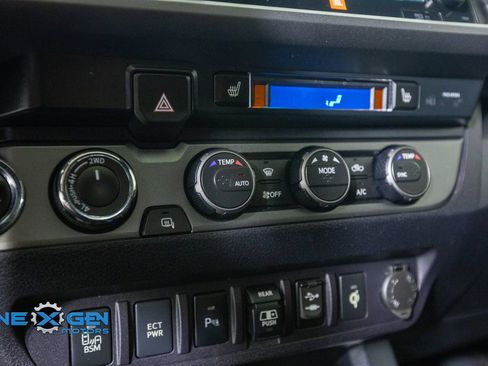 Used 2019 Toyota Tacoma TRD Sport AWD/4WD image 22