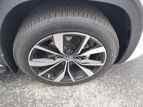 Used 2024 Volkswagen Atlas SEL Premium R-Line AWD/4WD image 9