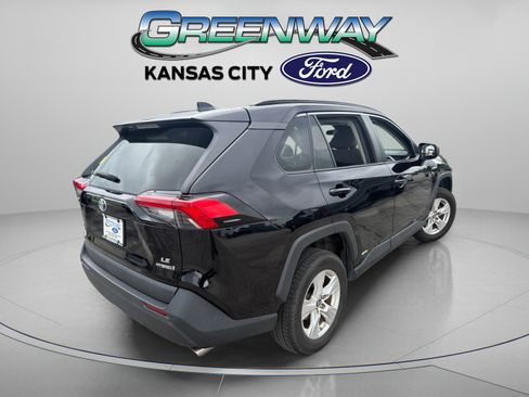 Used 2021 Toyota RAV4 LE AWD/4WD image 8