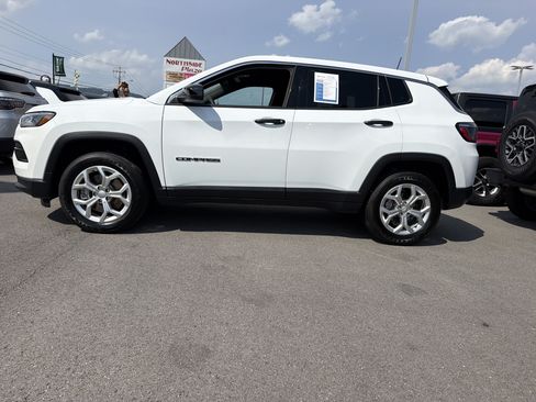 Used 2024 Jeep Compass Sport AWD/4WD image 9
