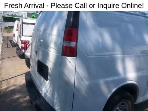 Used 2018 Chevrolet Express 2500 w/ Driver Convenience Package RWD image 4