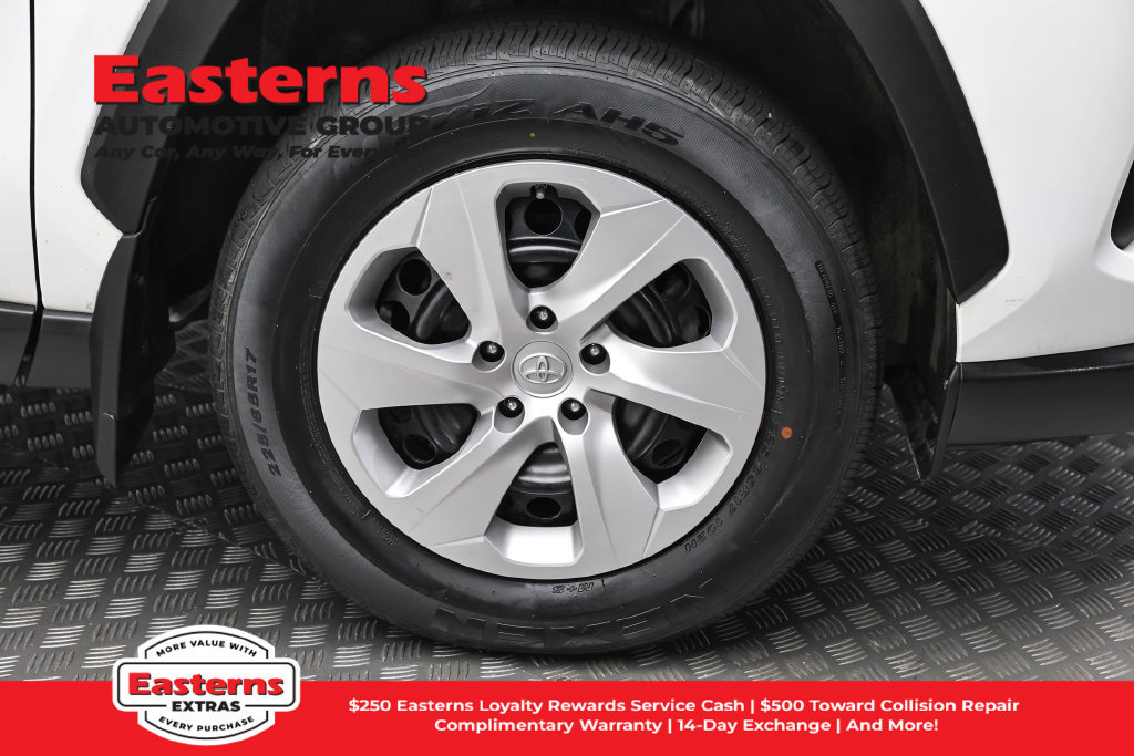 Used 2023 Toyota RAV4 LE AWD/4WD image 31