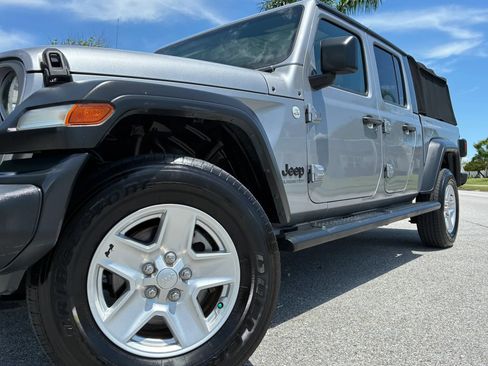 Used 2020 Jeep Gladiator Sport w/ Quick Order Package 24S AWD/4WD image 60