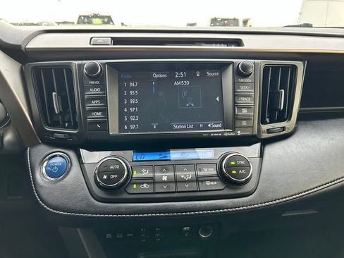 Used 2018 Toyota RAV4 Limited AWD/4WD image 24