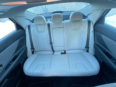 Used 2024 Hyundai Elantra Limited image 23