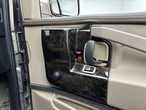 Used 2017 Chevrolet Express 2500 Extended RWD image 13