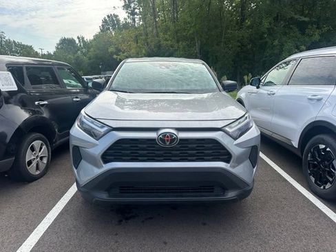 Used 2025 Toyota RAV4 LE AWD/4WD image 4